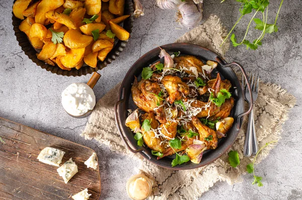 Blue cheese garlic chicken wings — Stock Photo, Image