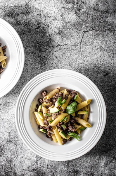 Delicous pasta with beef and fresh avocado — Stock Photo, Image