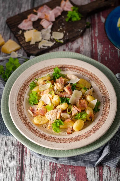 Homemade gnocchi with parmesan chicken — Stock Photo, Image
