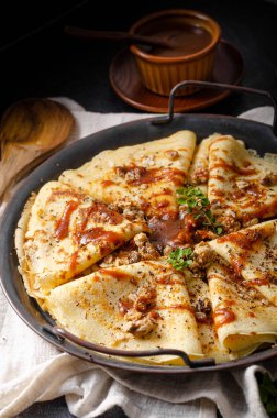 Tahıllı karamel krepleri