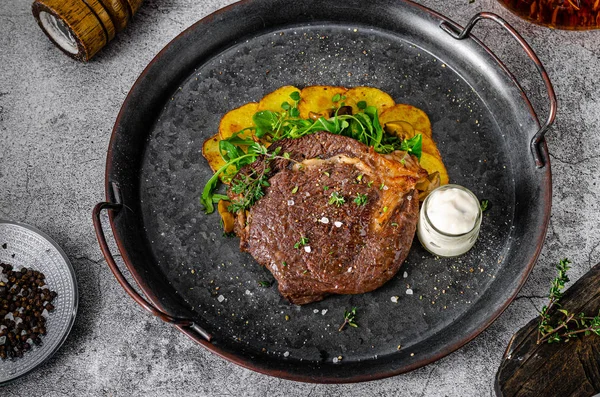 Lahodný hovězí steak. — Stock fotografie