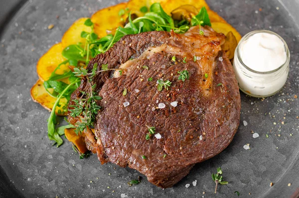 Delicious beef steak serving — Stock Photo, Image