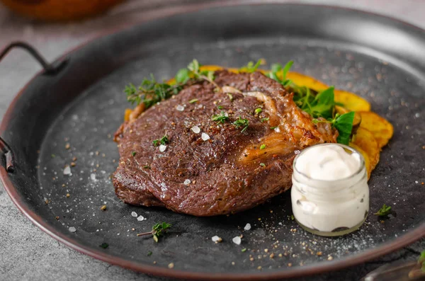 Lahodný hovězí steak. — Stock fotografie