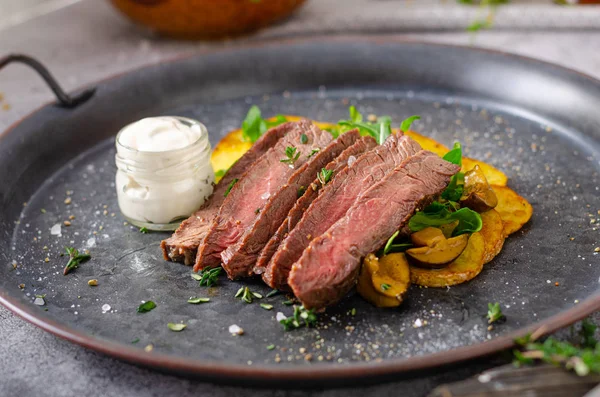 Delicious beef steak serving — Stock Photo, Image