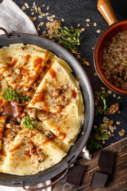 Tahıllı karamel krepleri