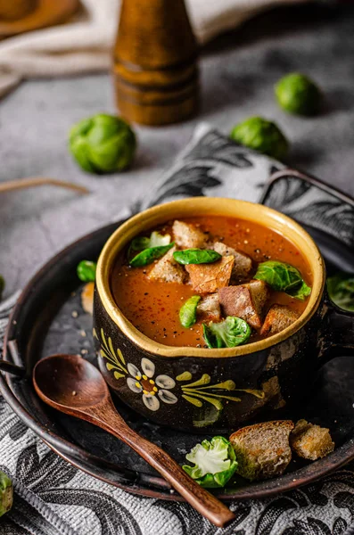 Heerlijke zelfgemaakte goulash soep — Stockfoto