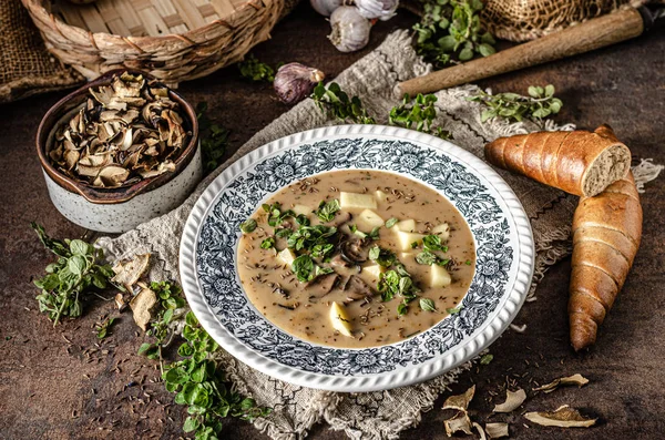 Sopa de champiñones de papa —  Fotos de Stock