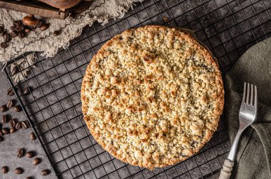 Böğürtlenli basit ve lezzetli turta.