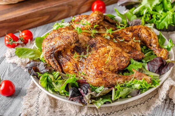 Knoflook Gegrilde Kip Met Verse Salade Groenten — Stockfoto