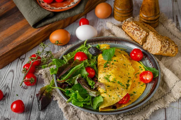 Heerlijke Eenvoudige Eiomelet Met Kruiden — Stockfoto