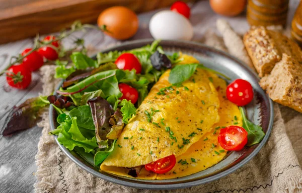 Delicious Simple Egg Omelette Herbs — Stock Photo, Image