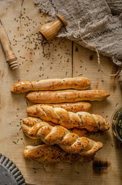 Kimyon ve deniz tuzlu ev yapımı lezzetli tuzlu çubuklar.