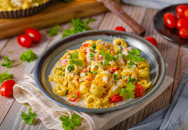 Italian Tortellini Herbs Cheese Sauce — Stock Photo, Image