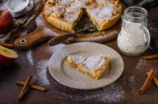 Bio Maçãs Dentro Deliciosa Torta Deliciosa Simples Refeição — Fotografia de Stock