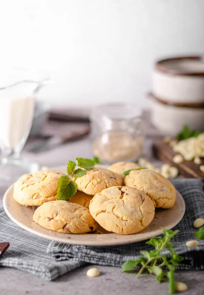 Tolle Kombination Aus Schwarzer Und Weißer Schokolade Mit Minze — Stockfoto