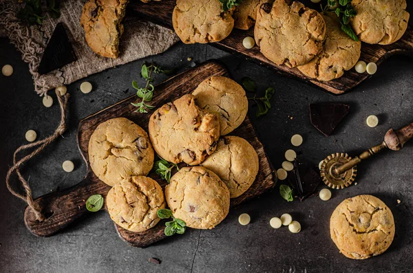 Grande Combinação Chocolate Preto Branco Com Hortelã — Fotografia de Stock