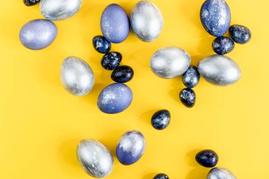 Paskalya yaklaşıyor. Küçük hazırlıklar. Bütün aileyle yumurta boyarız..