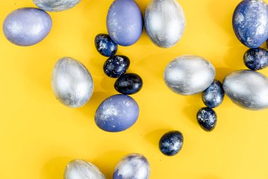 Paskalya yaklaşıyor. Küçük hazırlıklar. Bütün aileyle yumurta boyarız..