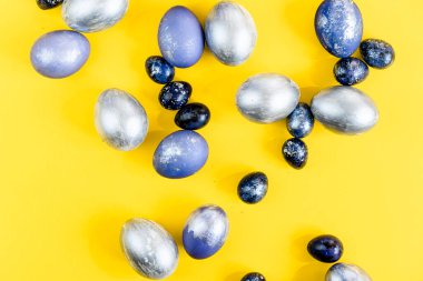 Paskalya yaklaşıyor. Küçük hazırlıklar. Bütün aileyle yumurta boyarız..