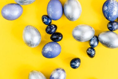 Paskalya yaklaşıyor. Küçük hazırlıklar. Bütün aileyle yumurta boyarız..