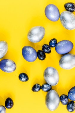 Paskalya yaklaşıyor. Küçük hazırlıklar. Bütün aileyle yumurta boyarız..