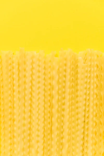 Variedades Pasta Sobre Fondo Amarillo — Foto de Stock