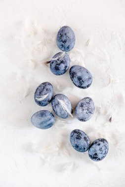 Paskalya için boyanmış yumurta. Hibiscus çayı boya olarak kullanıldı..