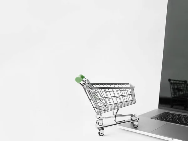 Carrinho Compras Laptop Encomendas Loja Online Espaço Livre Para Texto — Fotografia de Stock