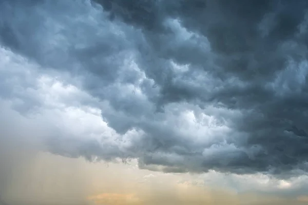 어두운 구름 배경 — 스톡 사진