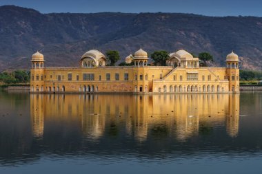 Mahal Jal, Jaipur, Rajasthan, Hindistan su sarayda.