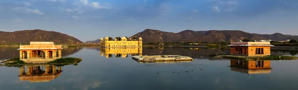 Jal Mahal, O palácio das águas em Jaipur, Rajasthan, Índia . — Fotografia de Stock