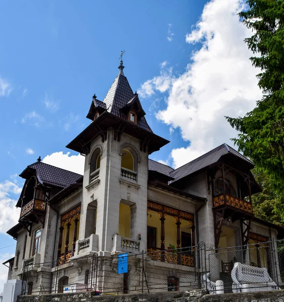 Sinaia Románia 2019 Július Gyönyörű Régi Hagyományos Építészet Román Ház — Stock Fotó