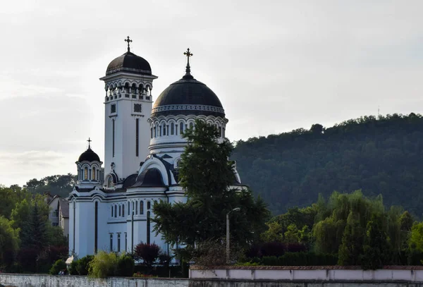 Romanya 'nın Sighisoara kentinde bulunan Kutsal Üçlü Ortodoks Kilisesi' nin dış görünüşü