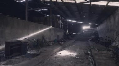 Terk Edilmiş Çiftlik Binası Yavaş Yürüyüş