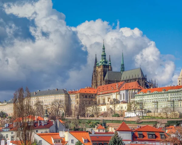 Pražský hrad s mraky — Stock fotografie