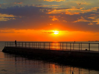Gün batımında iskele