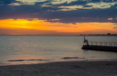 Gün batımında iskele