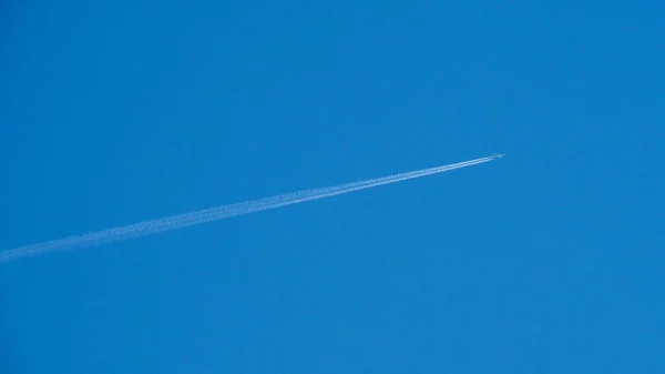 Samolot pary szlaków — Zdjęcie stockowe