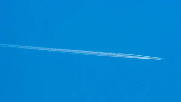 飛行機蒸気のたなびき — ストック写真