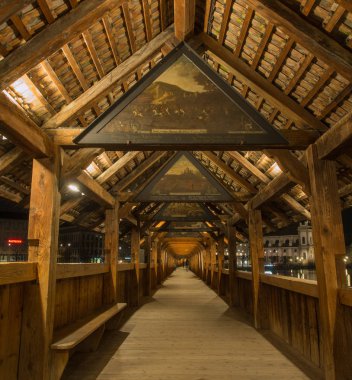 İsviçre, Luzern - 19 Mart 2015: Şapel köprü Luzern, İsviçre görünüm içinde