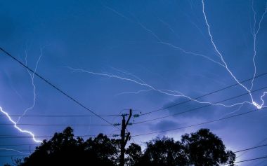 Bir elektrik fırtınası aydınlatma