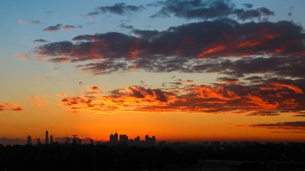 Ciudad de Melbourne horizonte puesta del sol — Foto de Stock