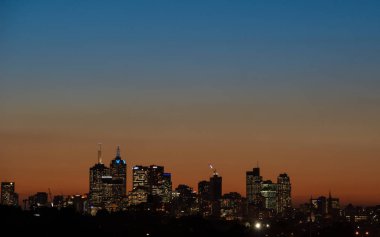 Avustralya, Melbourne - 30 Mayıs 2014: Melbourne şehir manzarası sadece güneş battıktan sonra görünümünü