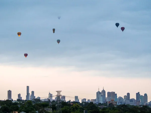 Australia Melbourne Enero 2015 Globos Aerostáticos Madrugada Volando Sobre Horizonte — Foto de Stock