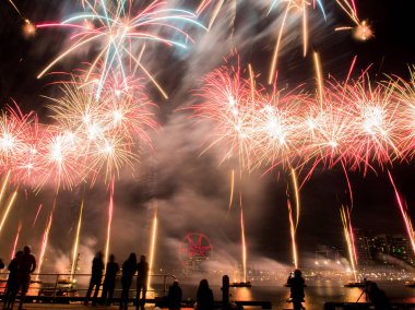 Austrlia gün havai fişek gösterisi