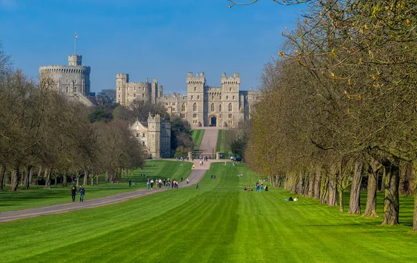 Dlouhá procházka k hradu Windsor — Stock fotografie