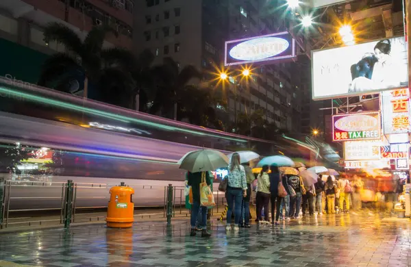 Hong Kong mensen wachten op de bus — Stockfoto