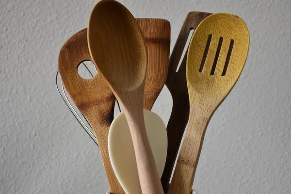 Kitchen Spatulas Cup Isolated White Background Wooden — Stock Photo, Image