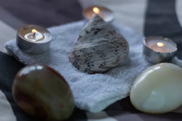 Keramische Zee Schelpkaars Eieren Een Spa Voor Genezing Ontspannende Therapie — Stockfoto