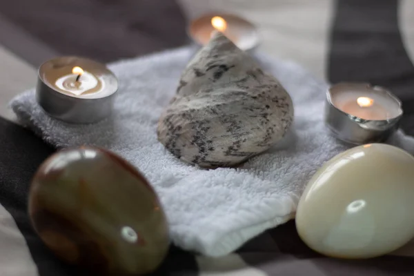 Keramische Zee Schelpkaars Eieren Een Spa Voor Genezing Ontspannende Therapie — Stockfoto